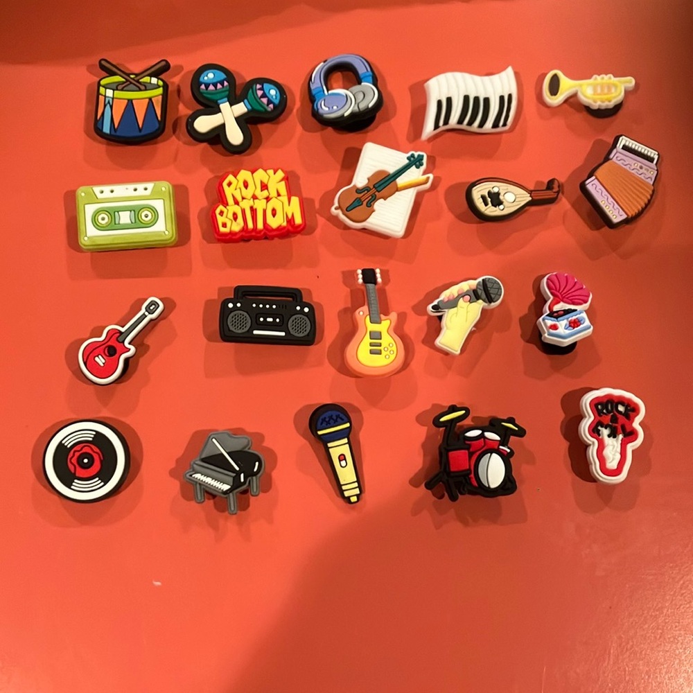 New back to school -20 pieces of shoe charms for your crocs. Musical instrument